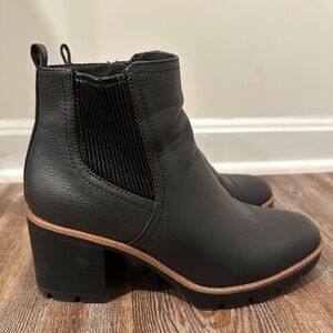 Naturalizer Madalynn Gore Block Heel Bootie